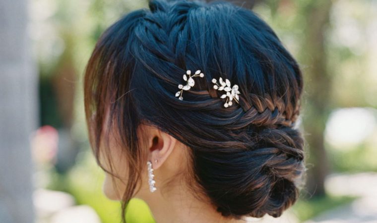 How to Wear a Wedding Hair Clip for Your Big Day